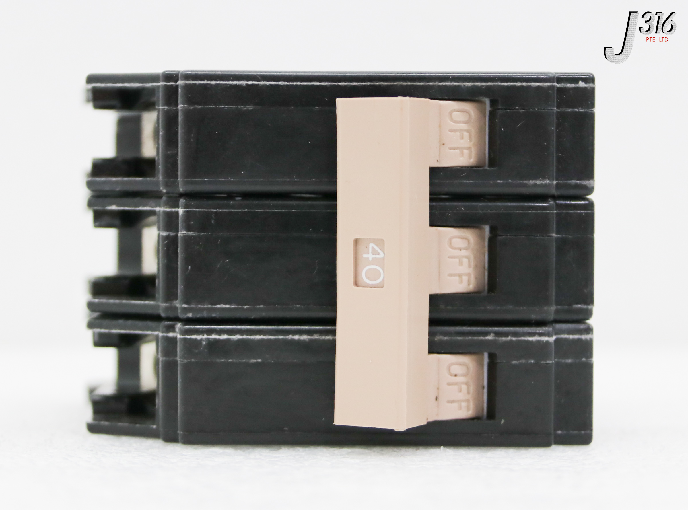 35630 CUTLER-HAMMER 3-POLE CIRCUIT BREAKER, 40A CH340 782113102078